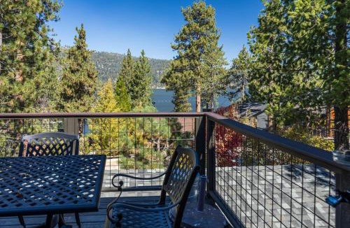 Boulder Bay House | Ultimate Lakeview Lodge and ON THE LAKE! with a Hot-Tub!