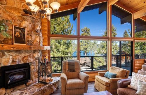 Boulder Bay House | Ultimate Lakeview Lodge and ON THE LAKE! with a Hot-Tub!