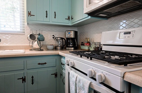 Big Bear Cottage | Unique Fresh Blue Bee Cottage 15 Min From Slopes, Village, Lake