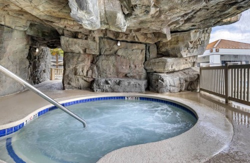 Canyon Corridor Resort | Unwind and Explore | Your Palm Springs Retreat! 4 Stunning Suite w/ Balcony