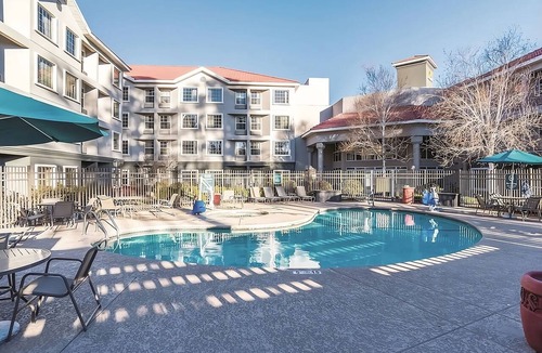 Woodlands Village Hotel | Unwind in a Spacious Hotel Room w/Pool, Hot Tub - Ideal for Outdoor Fun