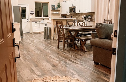 Three Rivers Cabin | Updated Cabin with POOL and SPA 5 minutes from Sequoias National Park