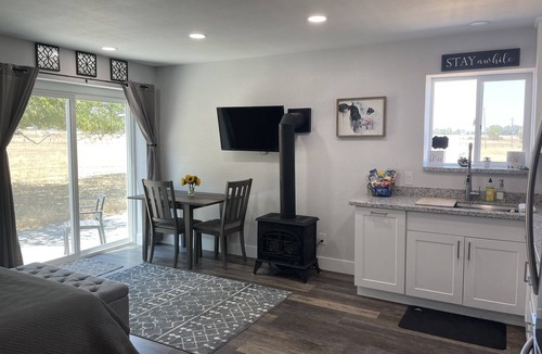 Red Bluff Apartment | Updated In-Law Suite with laundry and patio for Mid Term Stays