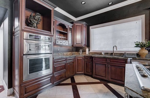 Las Vegas House | Upscale Luxury Estate