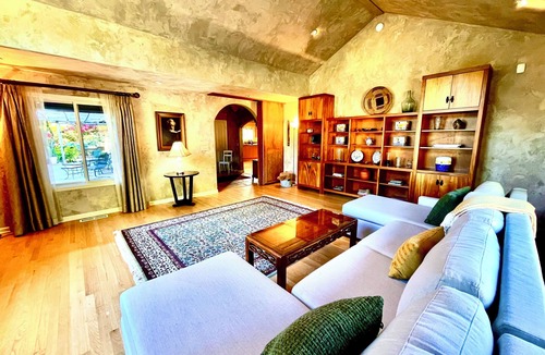 Petaluma Villa | Upscale Rustic Tuscan Villa with Pool in Wine Country
