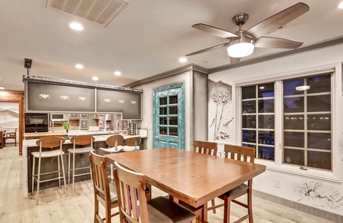 Las Vegas Villa | UU Modern-Traditional 8BD/8BA Villa, inner Karaoke Room. Sleeps 24!