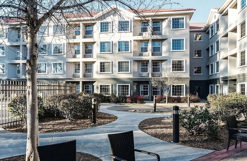 Woodlands Village House | Vacation Day Is Always A Great Idea! Free Breakfast, Free Parking, Pet-Friendly