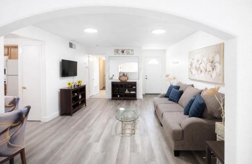 Las Vegas House | Vacation Home 3.5 Mi to Strip/DT/Outlt up to 8 gst