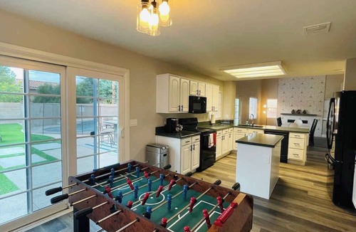 Green Valley House | Vacation in Style - 10 min from the strip!