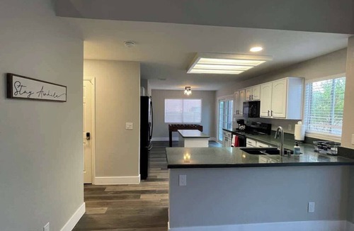Green Valley House | Vacation in Style - 10 min from the strip!