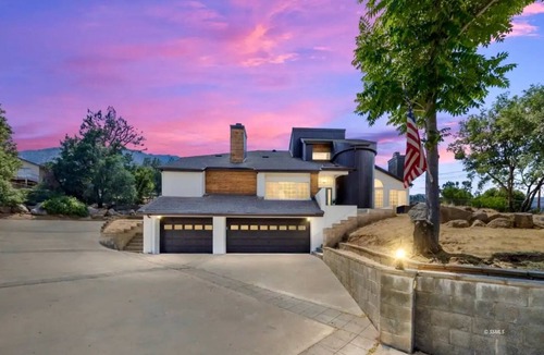 Kernville House | Valhalla House, Luxury Home, 1mi to Downtown, 4 BR, Game Room, Hot Tub, firepit