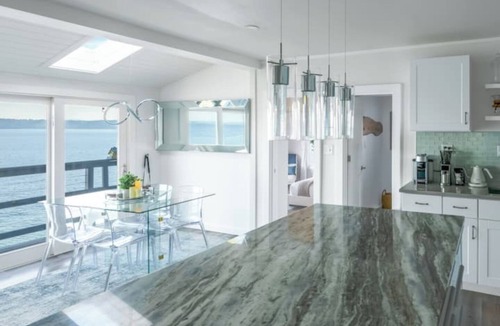 Vashon Island House | Vashon Modern Waterfront Retreat+Private Beach+BBQ+Firepit