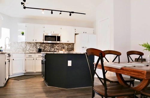 McCullough Hills House | Vegas Family Retreat - Arcade Games, Private Yard & Pet-Friendly Escape