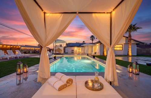 Spring Valley Villa | Vegas Luxury Retreat - Private Estate w/Pool, Spa & Putting Green