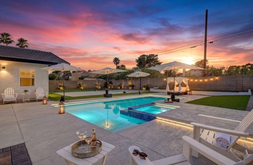 Spring Valley Villa | Vegas Luxury Retreat - Private Estate w/Pool, Spa & Putting Green