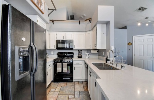Las Vegas House | Vegas Oasis 3BR 2BT Pet Friendly Pool & Spa - Extended Stay