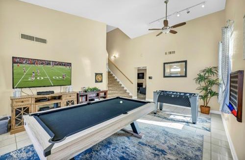 Las Vegas House | Vegas Pool Villa with Basketball & Games, Near Strip