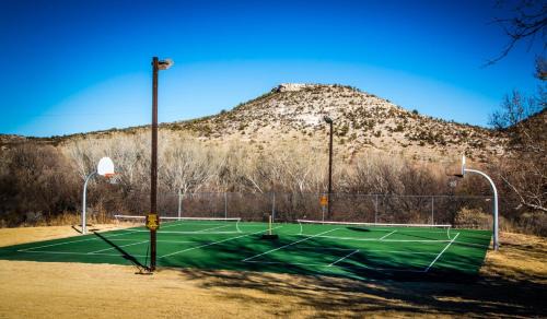 Cherry Resort | Verde Valley Studio Park Model Cabin 15