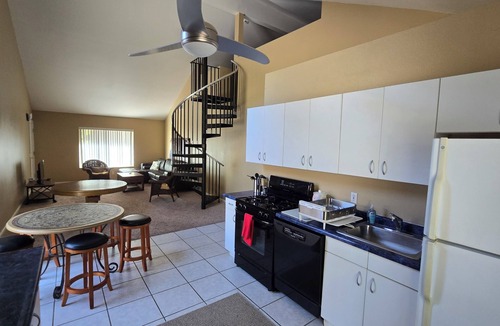 Simi Valley House | Very Private Guesthouse + Loft for 6 on a Very Private wooded 3 acr Gated Estate
