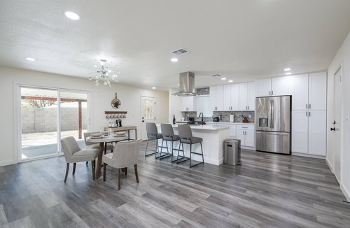 South Scottsdale House | Vibrant Urban Escape! Discover Comfort and Convenience in the Tempe Scottsdale