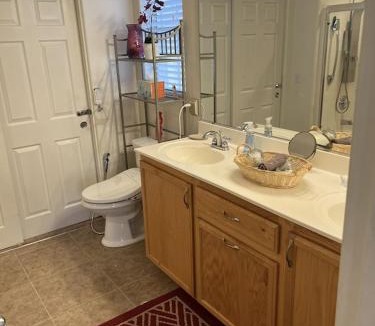 Sunrise Manor House | Vic's 3 bedroom 4beds & POOL centrally located!