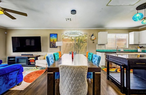 Peoria House | View Fireworks, Restaurants, Stadiums, Heated Pool