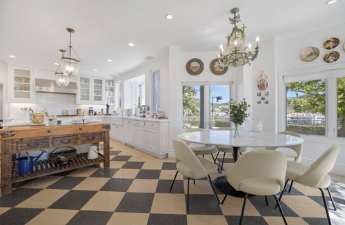 Tarzana Villa | Villa Clarinda- Architect-Designed Dream Estate with Theater, & Outdoor Oasis