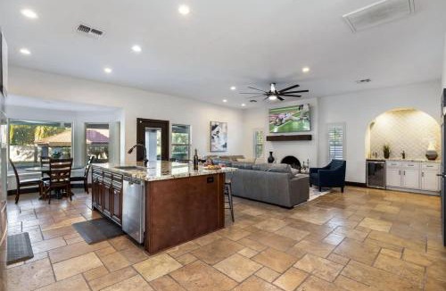 Sweetwater Street East House | Villa De Paradis