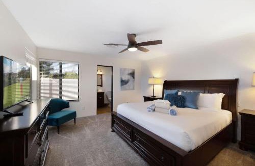 Sweetwater Street East House | Villa De Paradis