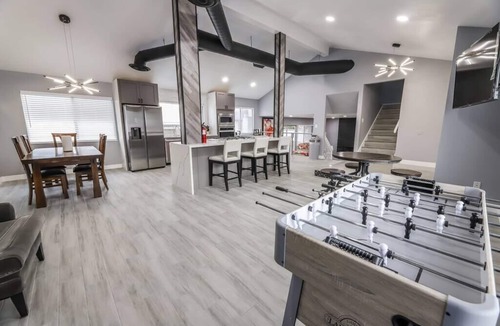 Las Vegas Villa | Villa in the HEART of town. Close and convenient.