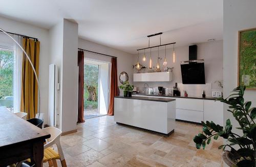 Vezeronce-Curtin Villa | Villa Luna