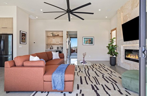Panorama Heights House | Vista B at Panorama Villas by Fieldtrip - Luxury 2br w Pool and Views