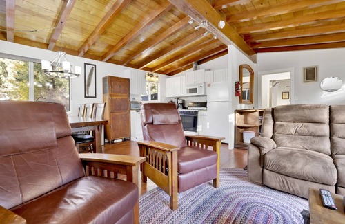 Upper Moonridge Cabin | Vogel House- Moonridge Resort Cottage