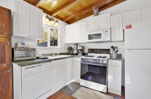 Upper Moonridge Cabin | Vogel House- Moonridge Resort Cottage