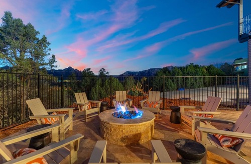 West Sedona House | Vortex View –Luxury Sedona Retreat with Infinity Pool Game Room & Red Rock Views