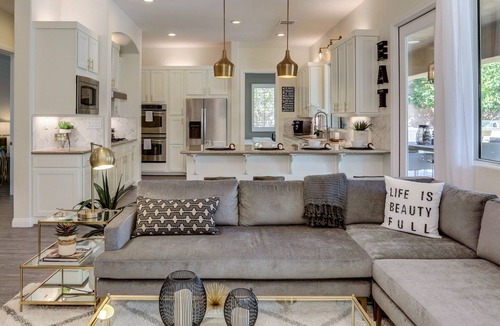 Bella Vida House | Walk to Coachella! 7BR~Sleeps 14~Pool~Game Room!