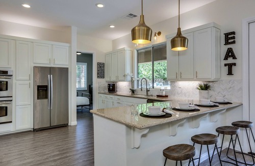 Bella Vida House | Walk to Coachella! 7BR~Sleeps 14~Pool~Game Room!