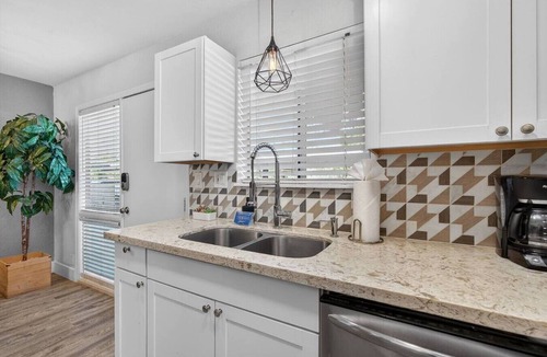 South Scottsdale Villa | Walk to fashion SQ | Ev charger | Old town | Pool