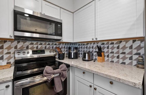 South Scottsdale Villa | Walk to fashion SQ | Ev charger | Old town | Pool