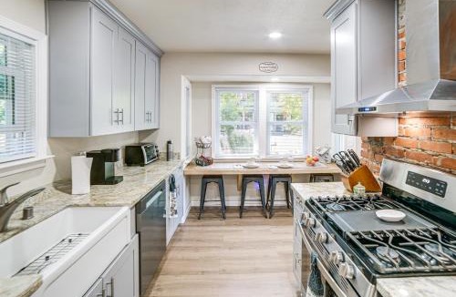 Willits House | Walk to Main St! Quiet Mendocino County Retreat
