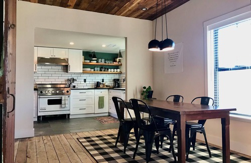 Southside House | Walk to NAU & Downtown - 2BR Historic Home w/AC, Fireplace, Chef’s Kitchen