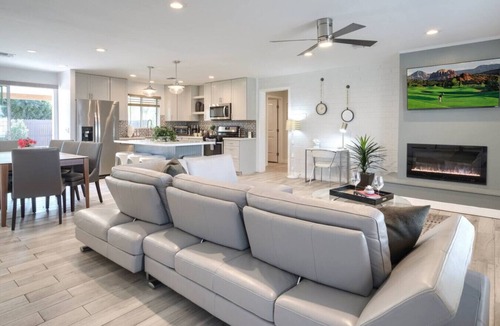 Peaceful Valley House | Walk to Old Town 4BR Hot Tub Luxury Golf Getaway