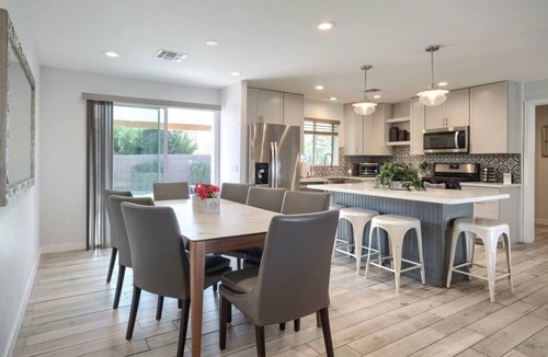 Peaceful Valley House | Walk to Old Town 4BR Hot Tub Luxury Golf Getaway