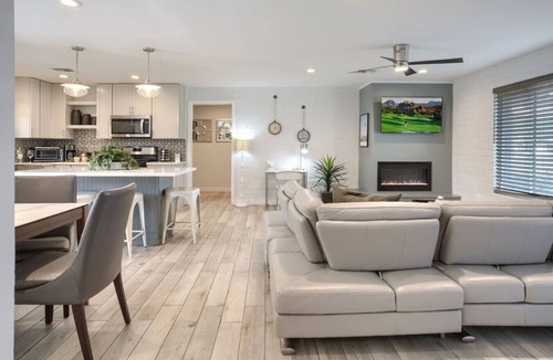 Peaceful Valley House | Walk to Old Town 4BR Hot Tub Luxury Golf Getaway