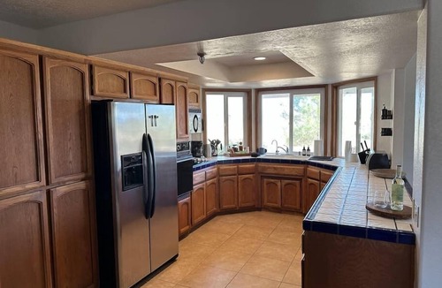 Pioneertown House | Walk to Pappys, Mountain Views, Hot Tub, Soaking Pool · Cosmic Cowboy