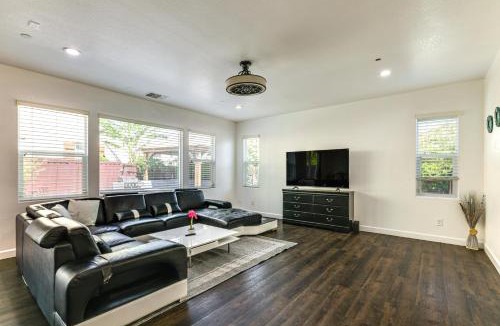 Tracy House | Walk to Parks: Mountain House Retreat w/Patio!