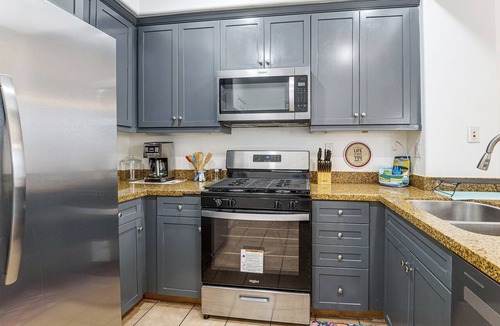 Compton House | Walk to Train Station & More! Modern Compton Unit