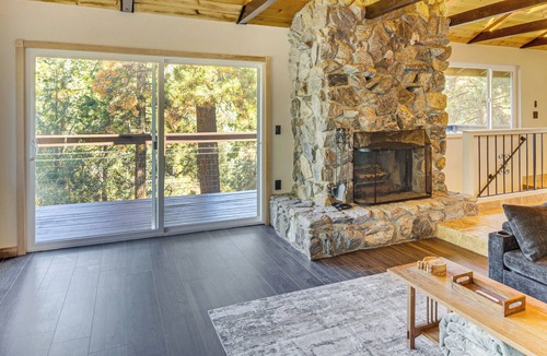 Pine Mountain Club Cabin | Walk to Village! Romantic Pine Mtn Nature Escape