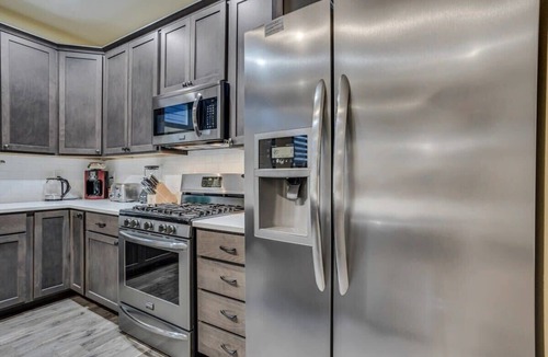 Garden District House | Walkable Downtown Coeur d'Alene Townhome w/Gas Fireplace & Bikes
