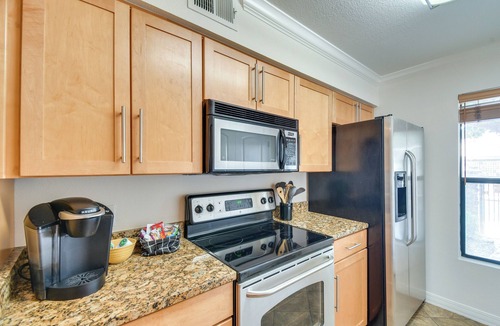 Camelback East Condo | Walkable Location: Phoenix Apt w/Pool Access!